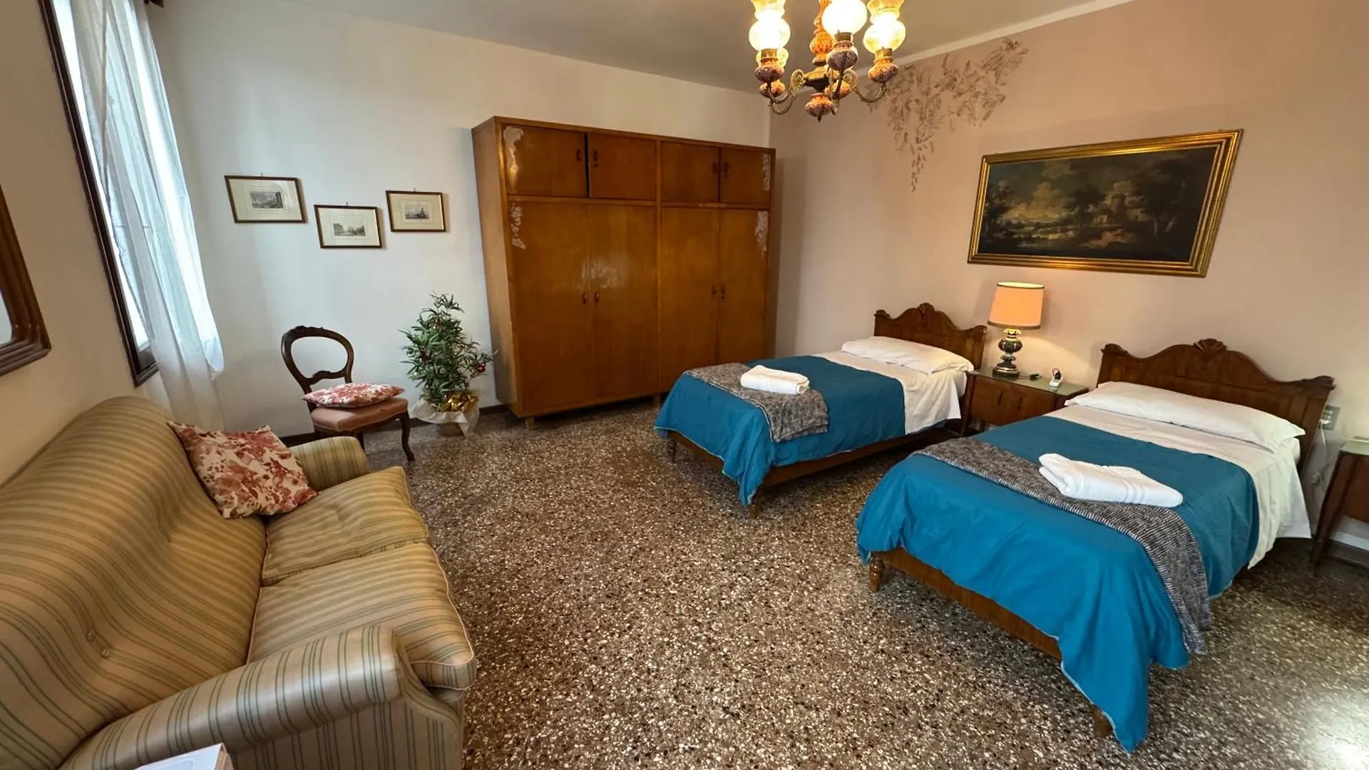 Lions Venice Guest House Włochy