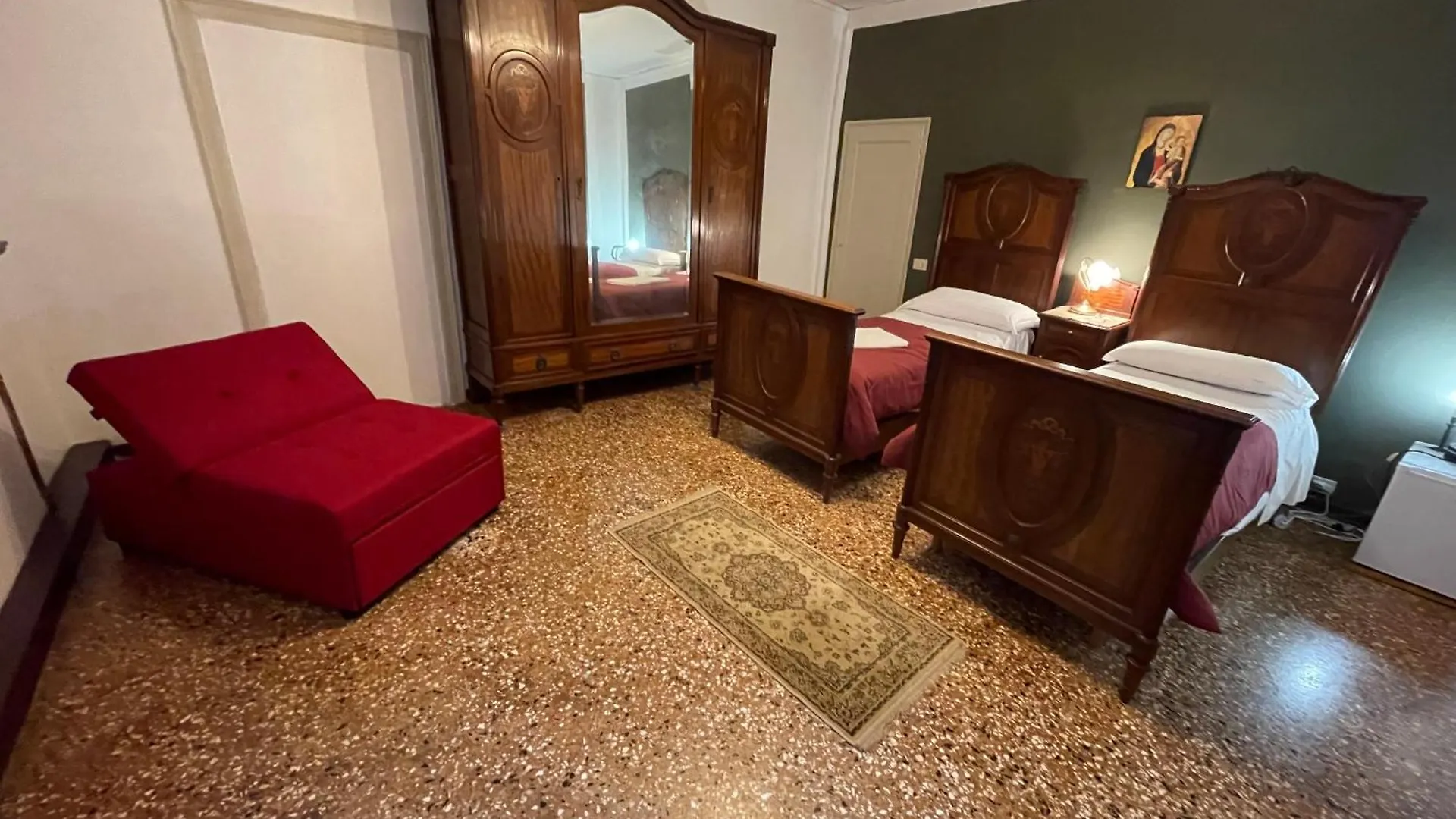 Lions Venice Guest House