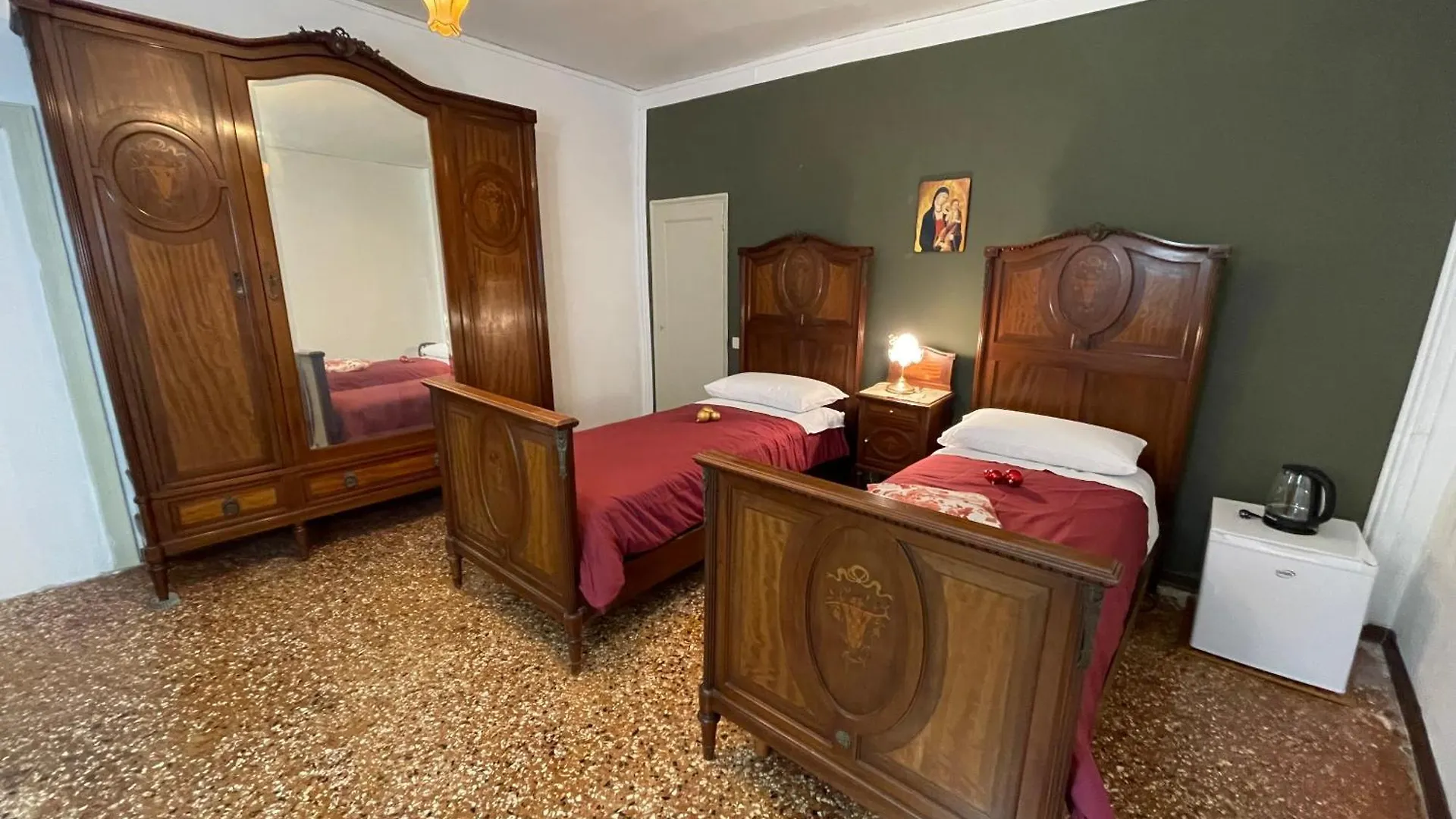 Lions Venice Guest House Italy
