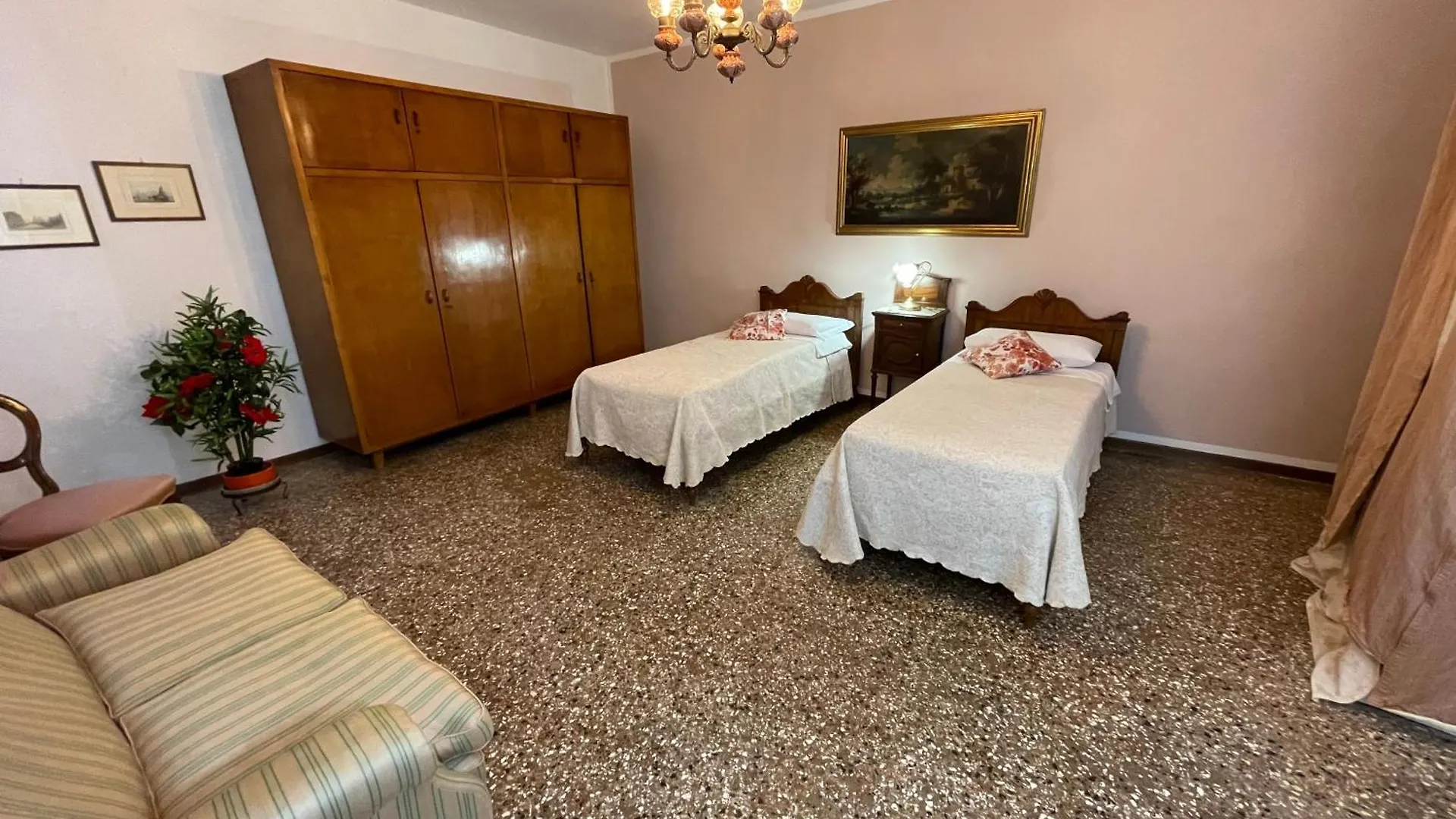 Lions Venice Guest House