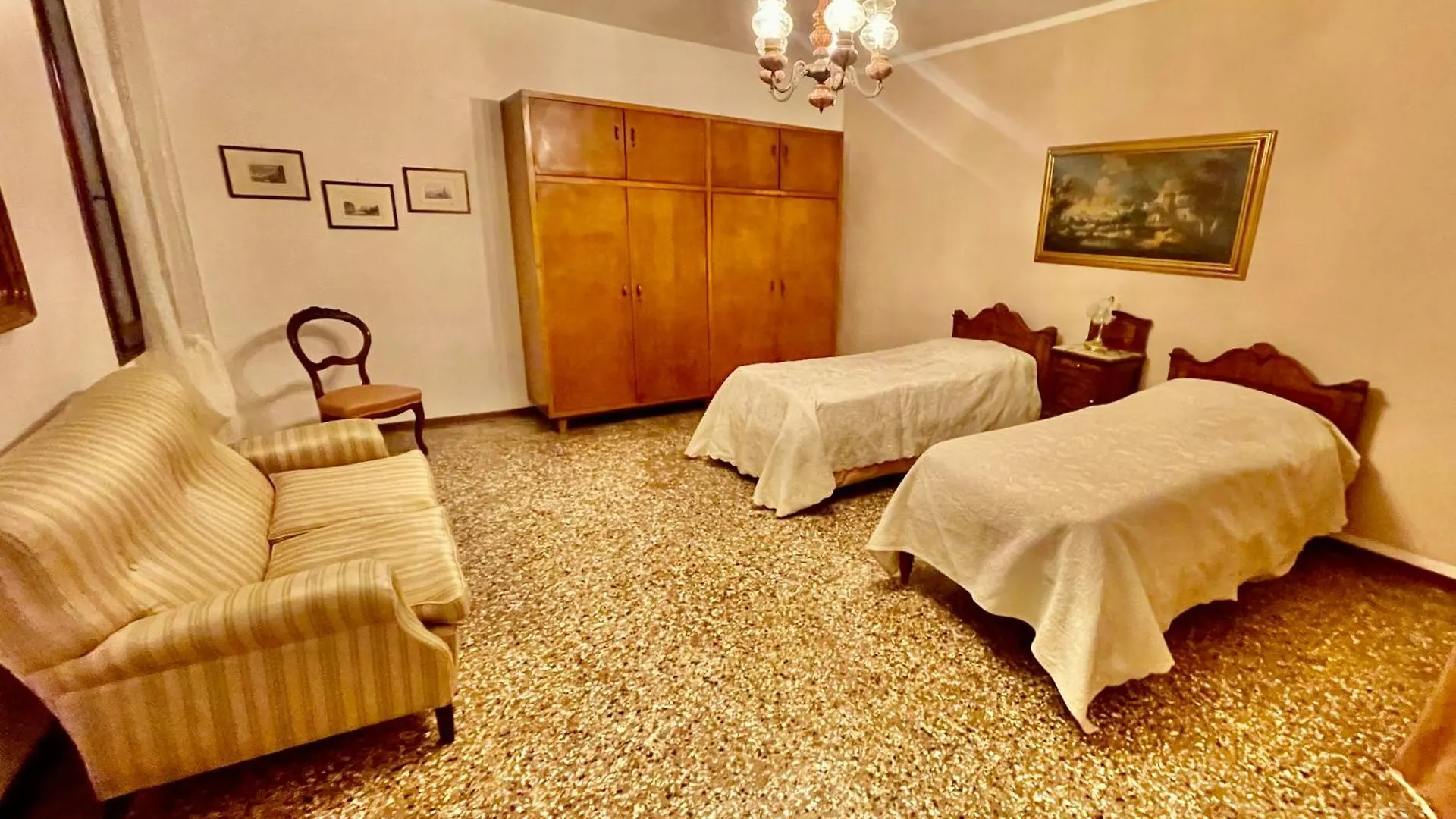 Lions Venice Guest House