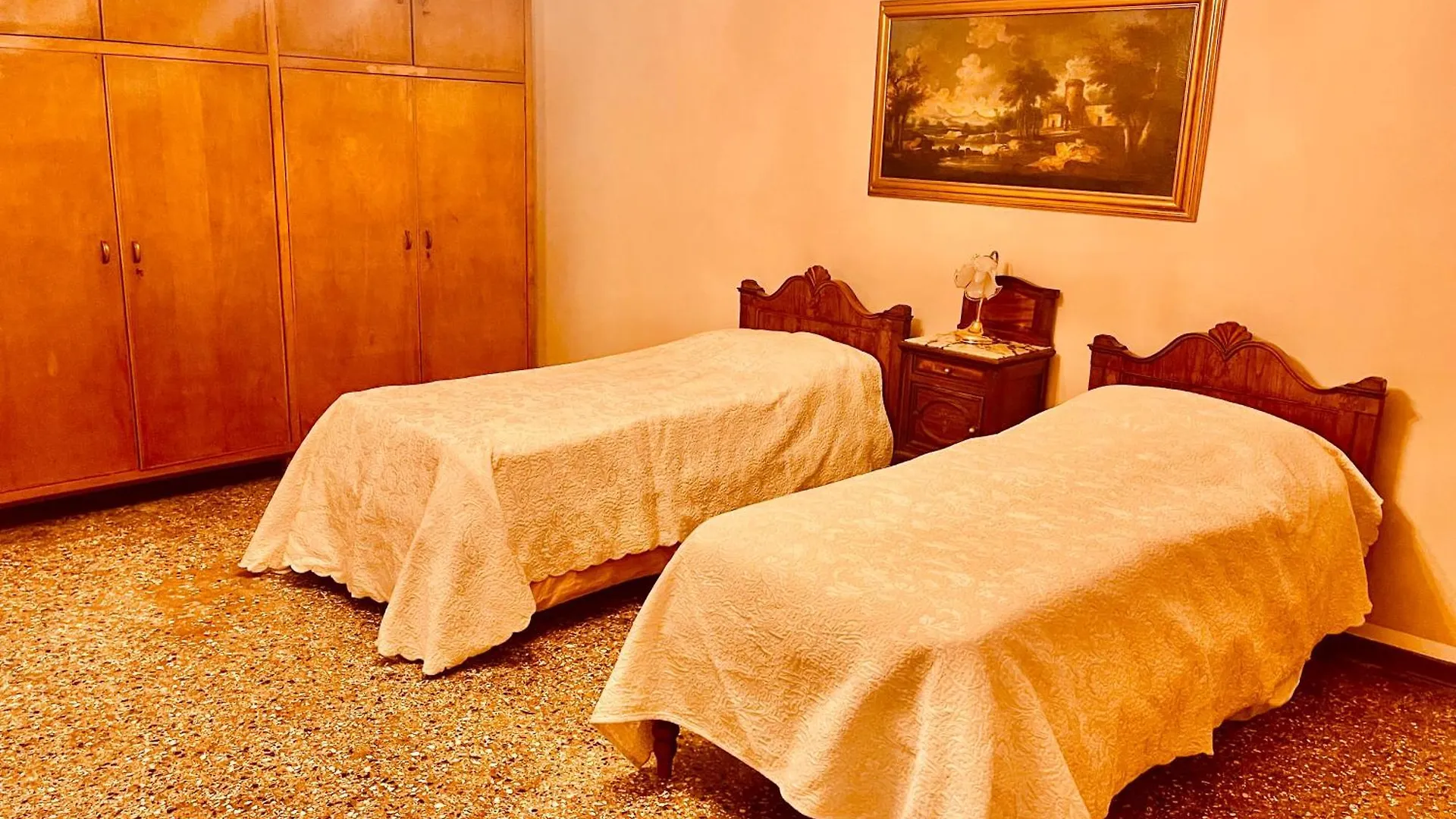 Lions Venice Guest House