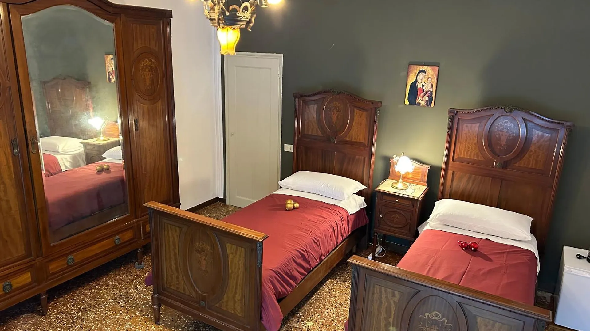 Lions Venice Guest House