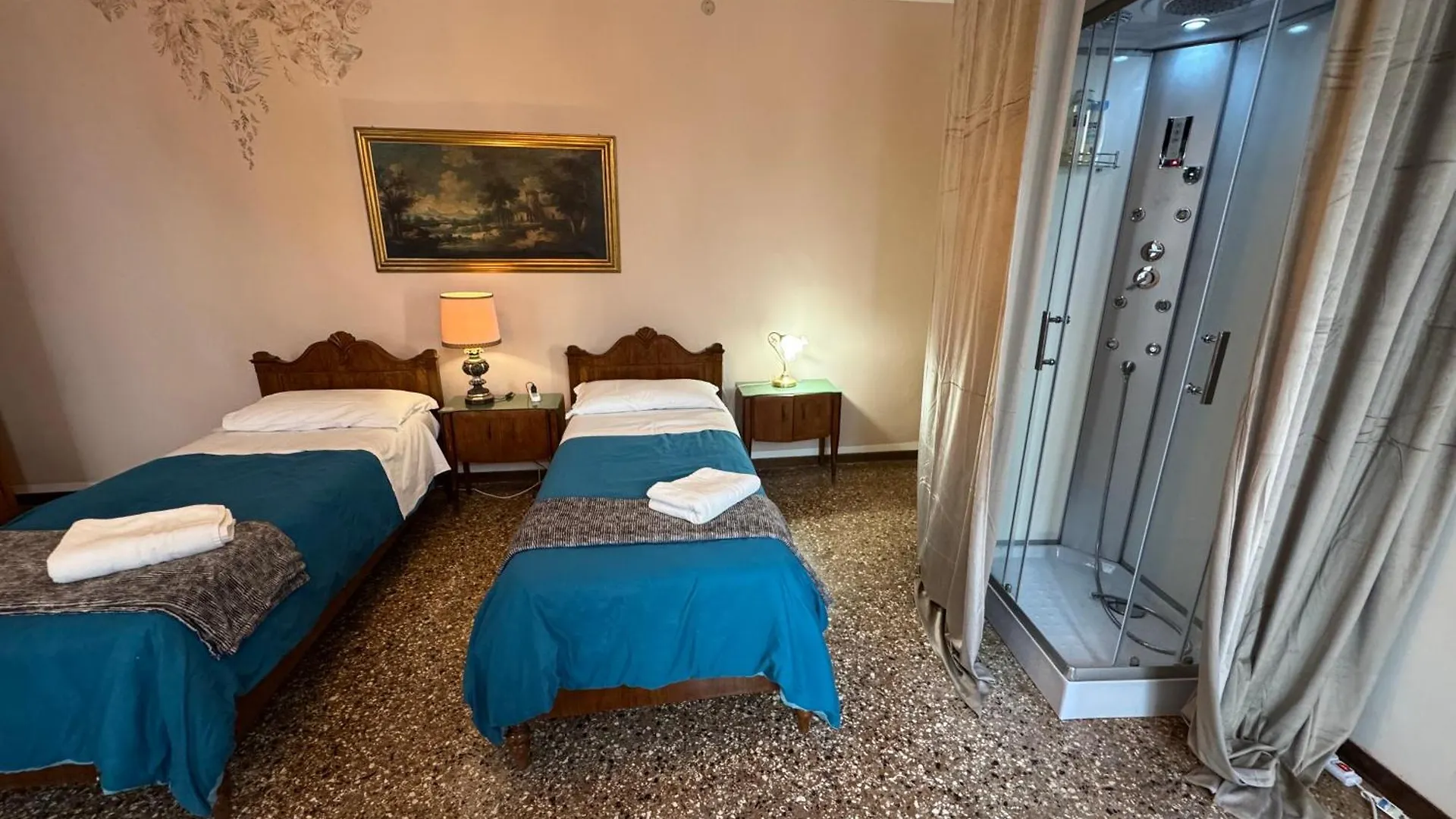 Lions Venice Guest House