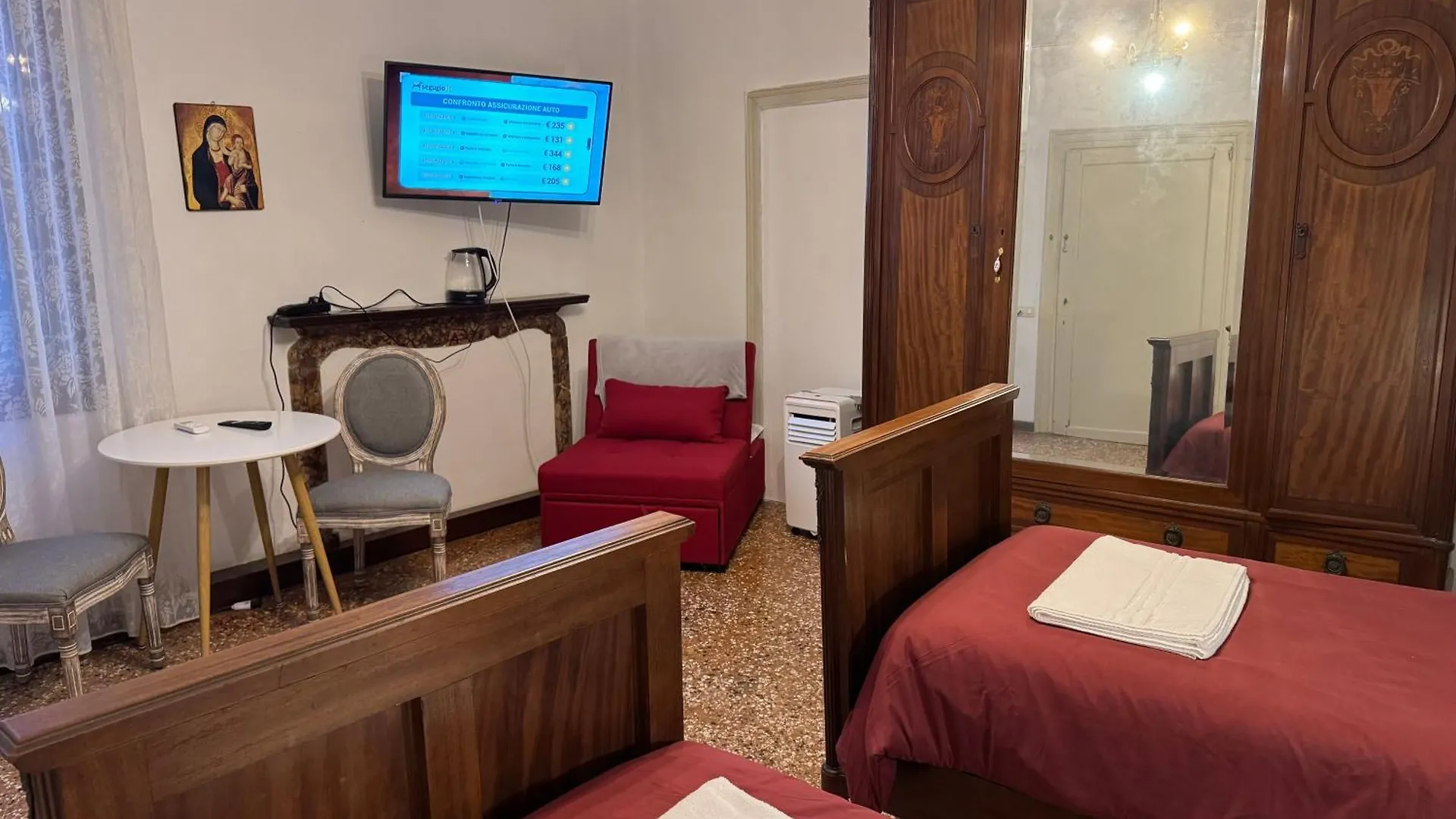 Lions Venice Guest House