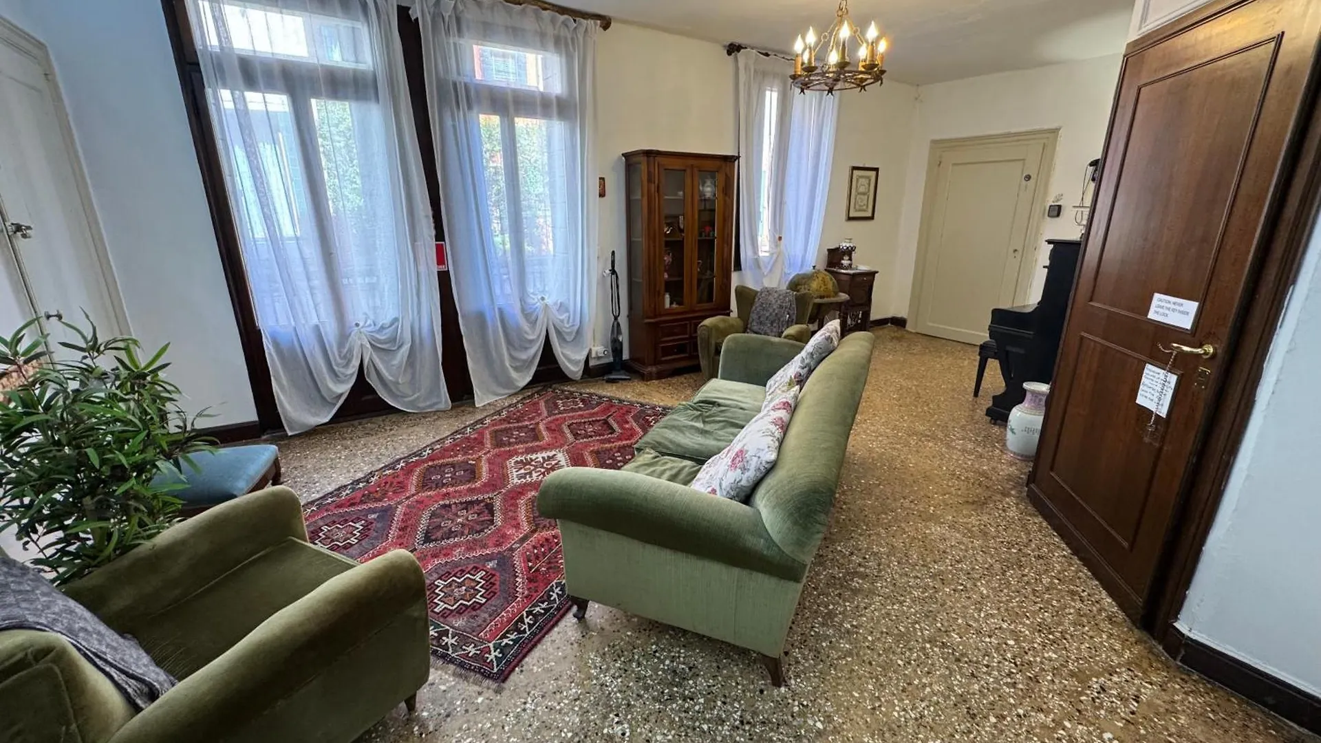 Lions Venice Guest House