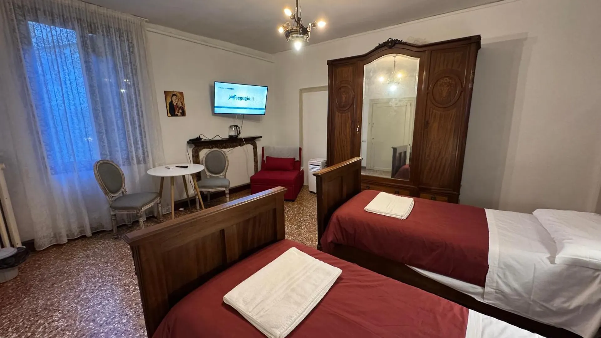 Lions Venice Guest House