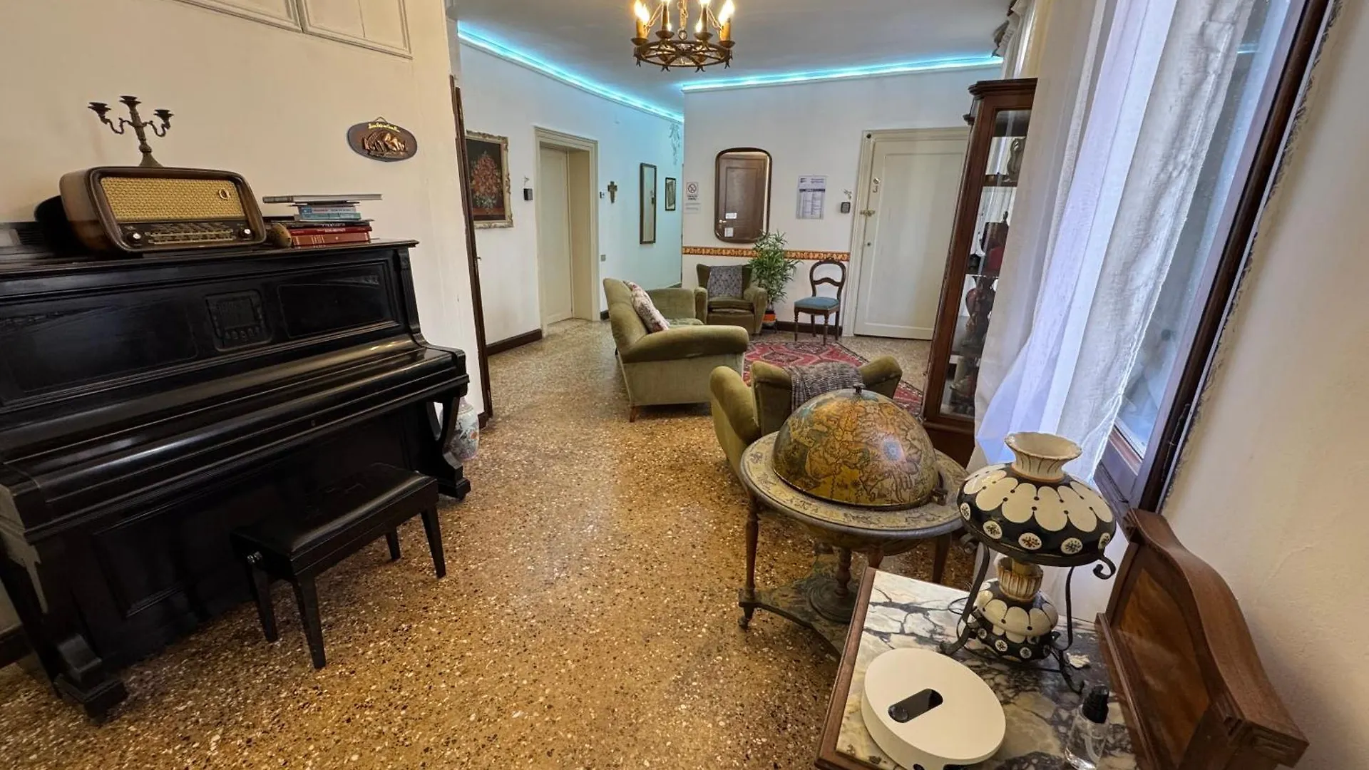 Lions Venice Guest House
