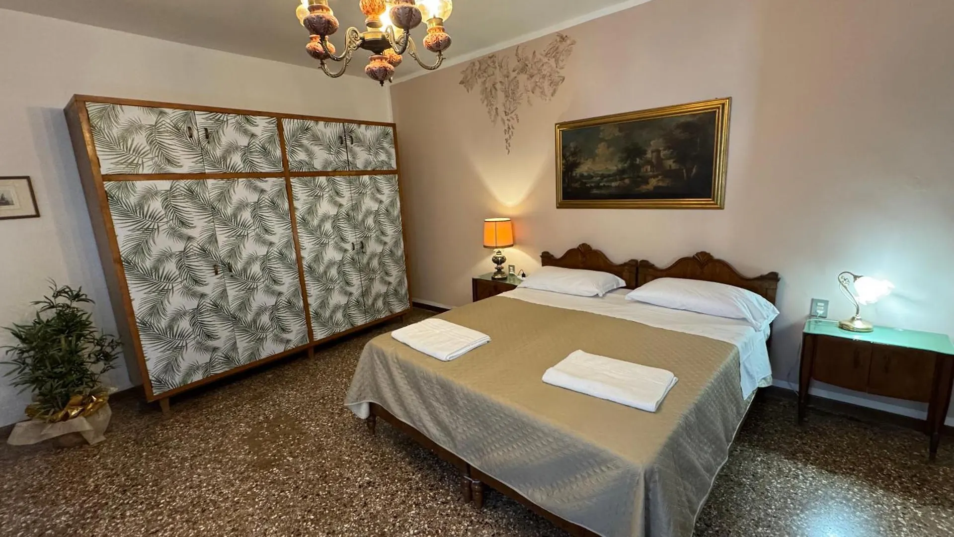 Lions Venice Guest House
