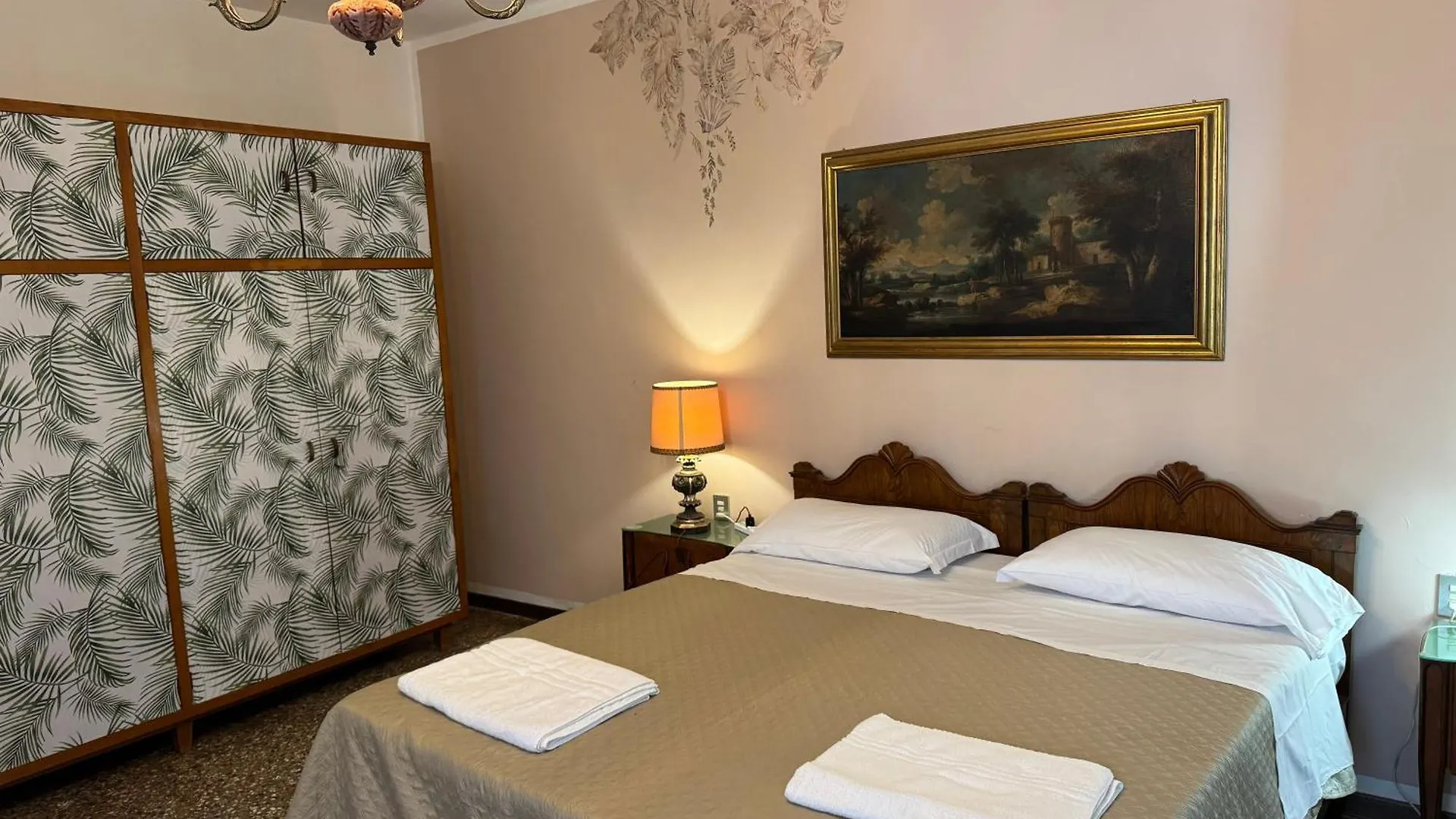 Lions Venice Guest House Italy