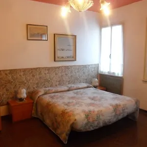 https://hotel-locanda-ca-foscari.hotelslidodijesolo.com